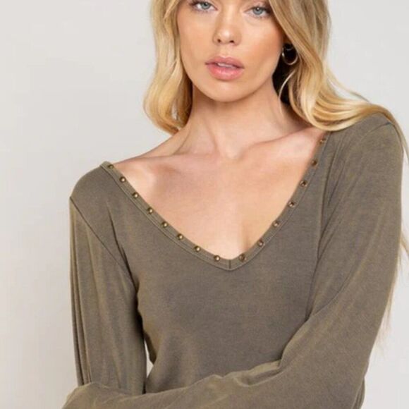 POL Studded V Neck Long Sleeve Henley Rib Knit Size M  133 - Picture 1 of 9